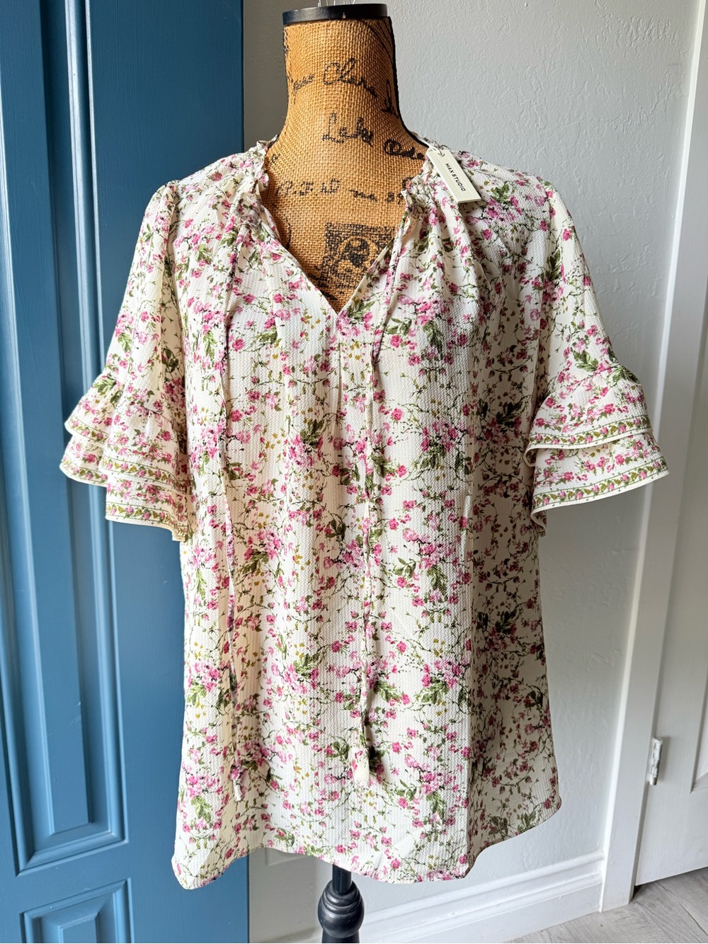 Max Studio Cream Floral Ruffle-Sleeve Blouse